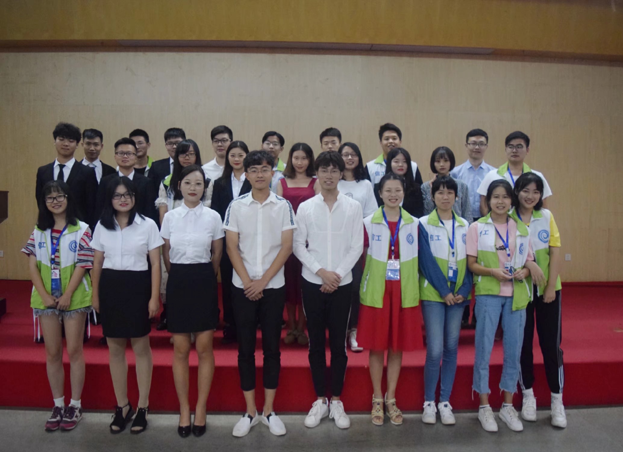 (我院第五届团委,学生会参会成员合影)